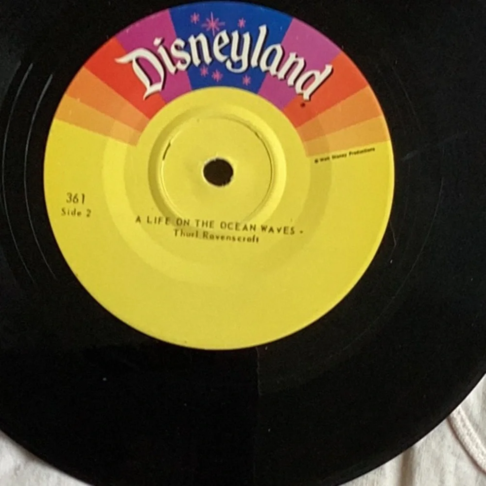 🏴‍☠️ Treasure Island, Walt Disney 24 page BOOK w/ 33 Record. VNPLVC